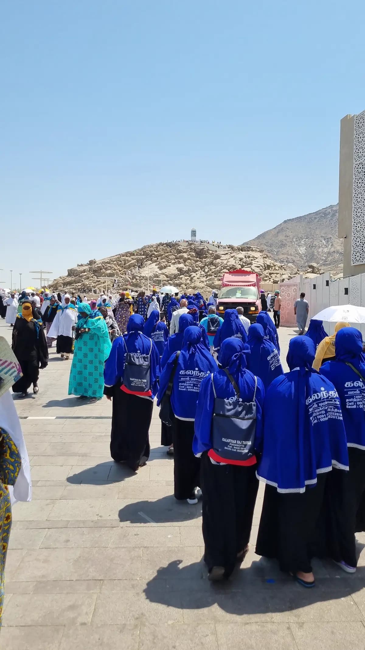 Kalanthar Haj Travels pilgrims gathered during pilgrimage